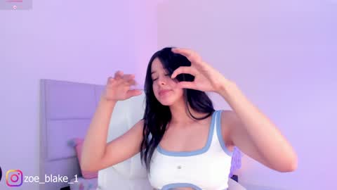 Snapshot of zoe_blake18 chatting on January 7, 2025, 7:49 pm Zoe online show from January 7, 2025, 7:49 pm