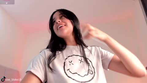 Snapshot of zoe_blake18 chatting on February 2, 2025, 9:02 pm Zoe online show from February 2, 2025, 9:02 pm