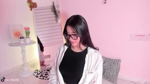 Snapshot of zoe_blake18 chatting on October 17, 2025, 10:56 pm Zoe online show from October 17, 2025, 10:56 pm