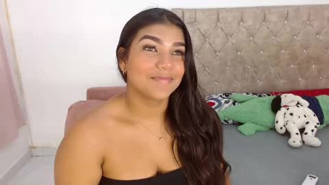 zoe_cute04 online show from September 23, 2025, 3:37 pm