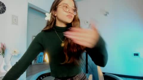 zoe_dear online show from May 12, 2026, 2:14 pm