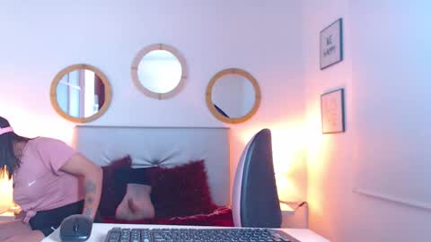 zoe_hecate online show from February 4, 2026, 11:05 am