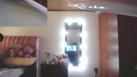 zoe hotxxx online show from January 19, 2026, 1:04 pm