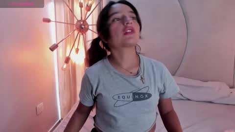 zoe_jonezx1 online show from September 22, 2025, 3:36 pm