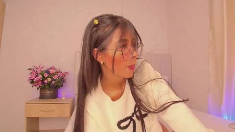 Mia online show from December 9, 2024, 7:07 pm