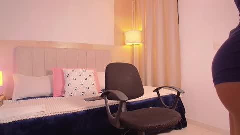 Mia online show from October 6, 2025, 1:47 am