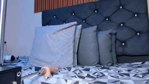 Zoe online show from November 15, 2025, 9:00 pm