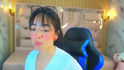 Snapshot of zoe_r_ chatting on September 24, 2025, 3:21 am Zoe online show from September 24, 2025, 3:21 am