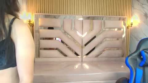 Snapshot of zoe_r_ chatting on October 14, 2025, 3:18 am Zoe online show from October 14, 2025, 3:18 am