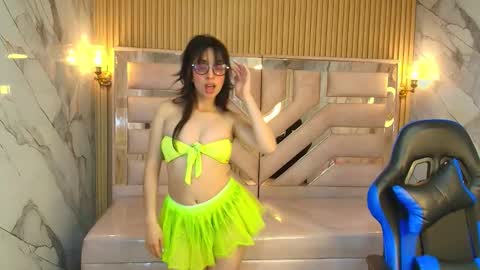 Snapshot of zoe_r_ chatting on October 15, 2025, 3:28 am Zoe online show from October 15, 2025, 3:28 am