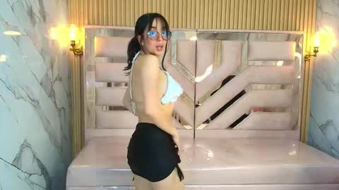 Snapshot of zoe_r_ chatting on October 17, 2025, 3:31 am Zoe online show from October 17, 2025, 3:31 am