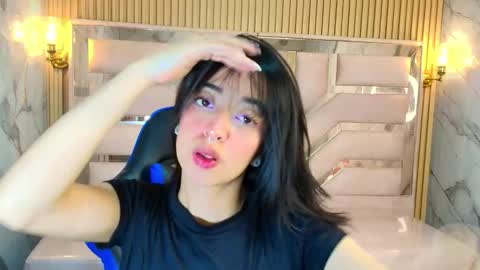 Snapshot of zoe_r_ chatting on October 22, 2025, 3:18 am Zoe online show from October 22, 2025, 3:18 am