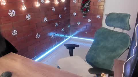 Zoe  online show from December 30, 2024, 5:34 pm