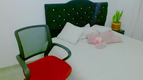 ZOE online show from November 14, 2025, 11:24 pm