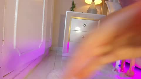 Hi guys i am Zoe  online show from March 11, 2025, 5:46 pm