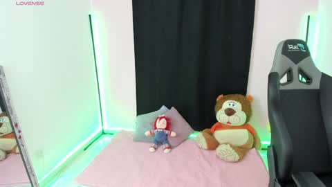 zoe_sullivan_ online show from December 28, 2024, 9:31 am