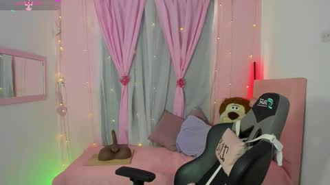 zoe_sullivan_ online show from September 14, 2025, 1:54 pm