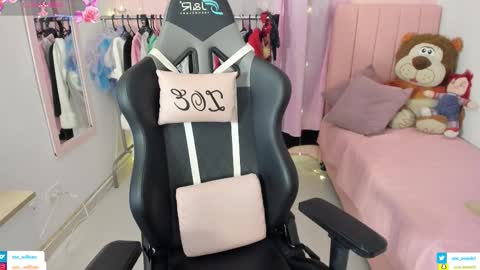 zoe_sullivan_ online show from January 19, 2026, 9:35 am