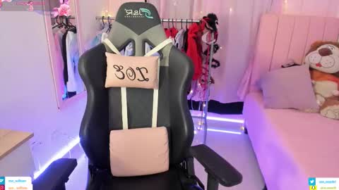 zoe_sullivan_ online show from February 6, 2026, 9:01 am