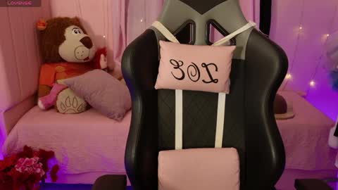 zoe_sullivan_ online show from April 8, 2026, 9:20 am