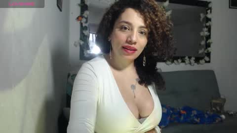 zoe tai online show from October 19, 2025, 1:34 pm