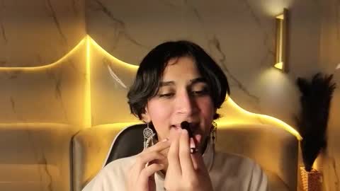 Zoe online show from November 25, 2025, 12:27 pm