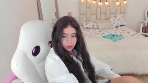 Zoe online show from March 10, 2025, 5:29 pm