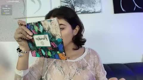 Zoe online show from November 11, 2025, 12:49 pm