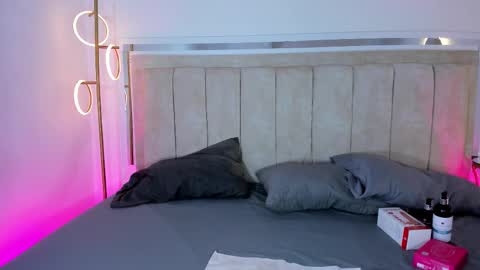 Zoe online show from December 5, 2025, 6:48 pm