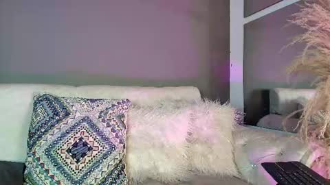 Snapshot of zoee_8 chatting on July 8, 2026, 10:58 pm ZOE online show from July 8, 2026, 10:58 pm