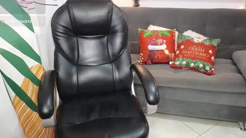 Snapshot of zoee_pamela99 chatting on December 11, 2024, 8:39 pm pamela online show from December 11, 2024, 8:39 pm