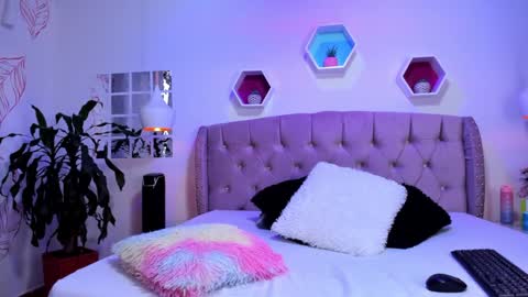 Zoe online show from January 14, 2025, 3:57 pm