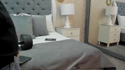 Zoe Krug online show from September 14, 2025, 12:04 pm