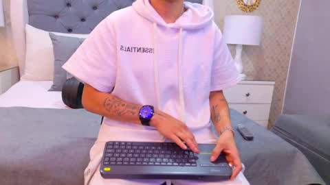 Zoe Krug online show from October 6, 2025, 11:40 am