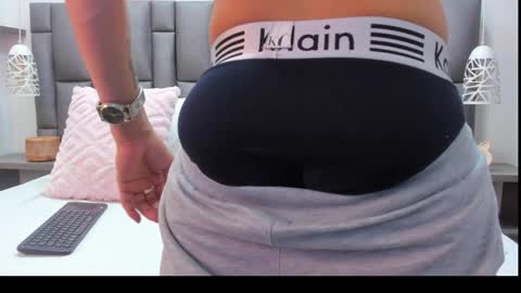 Zoe Krug online show from March 9, 2026, 12:53 pm