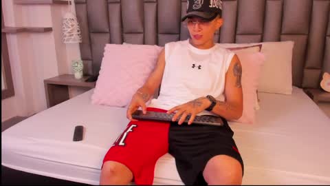 Zoe Krug online show from March 26, 2026, 12:00 pm