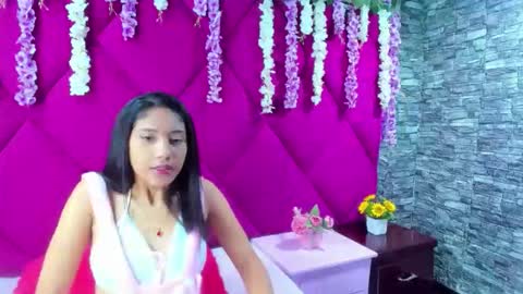 Snapshot of zoesmiitt chatting on June 1, 2026, 12:40 pm zoesmiitt online show from June 1, 2026, 12:40 pm