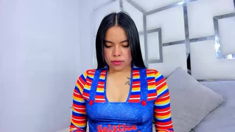 ZoeSwam online show from October 31, 2025, 12:06 pm