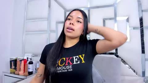 ZoeSwam online show from November 7, 2025, 11:21 am