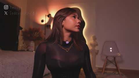 zoevidal_ online show from March 28, 2026, 12:16 pm