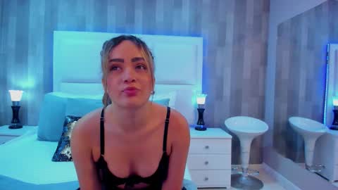 ZoeWilliis online show from October 17, 2025, 2:19 pm
