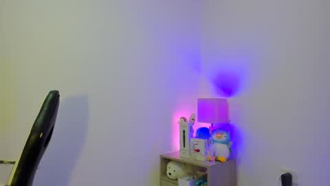 Zoey online show from September 19, 2025, 1:23 pm