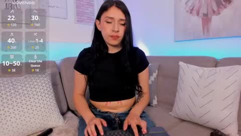 Snapshot of zoey_monroe_ chatting on June 12, 2026, 1:32 pm Zoey online show from June 12, 2026, 1:32 pm