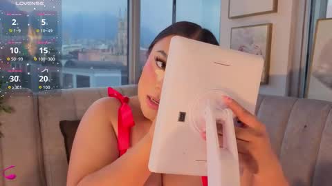 zoey thommpson online show from October 22, 2025, 7:35 pm