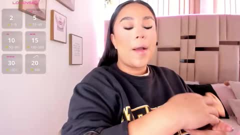 zoey thommpson online show from November 26, 2025, 7:48 pm