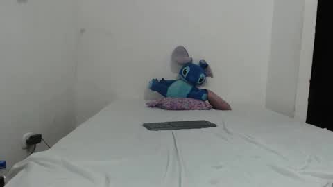 ZoeyANDNoah online show from November 19, 2025, 2:44 am