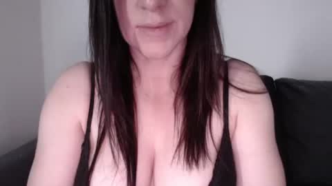 zoibee online show from October 16, 2025, 7:53 am