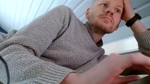 Snapshot of zolexthomas chatting on December 12, 2024, 11:07 am zolexthomas online show from December 12, 2024, 11:07 am