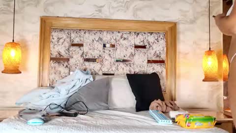 zoley  online show from November 19, 2025, 3:06 am