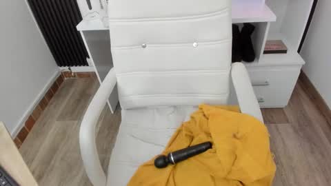 Zooe online show from March 11, 2026, 6:25 pm